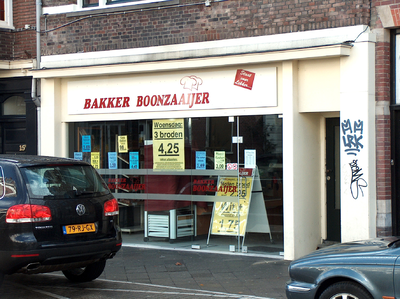 819662 Gezicht op de winkelpui van het pand Burgemeester Reigerstraat 13 (Bakker Boonzaaijer) te Utrecht.N.B. Het pand ...